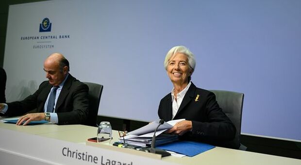 BCE, Lagarde insiste su gioco di squadra: "schermare" economia fino a immunità diffusa