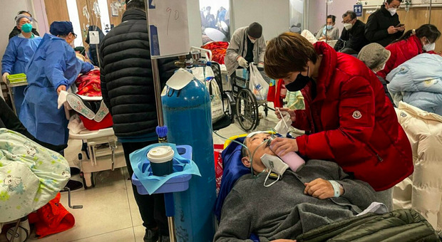 Covid in Cina, allarme per il Capodanno lunare: si teme una strage di anziani. «Non fate visita ai familiari»