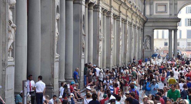 Folla agli Uffizi di Firenze