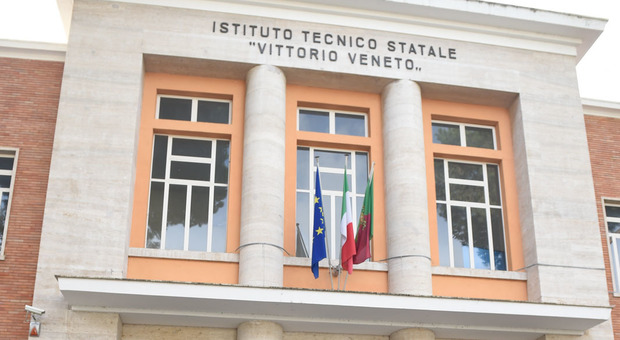 Biblioteche scolastiche, il "Vittorio Veneto-Salvemini" primo in Italia per la "rete" realizzata a Latina