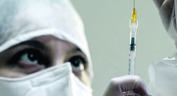 Vaccini agli over 70 e 80, i “disertori” in Campania sono 100mila: «Così immunità a rischio»