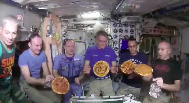 Voglia di pizza anche nello spazio: il video di Paolo Nespoli è virale