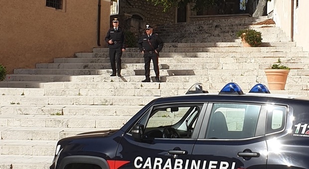 In difficoltà economiche vuole uccidersi, trovato vicino a un dirupo a Canneto e salvato dai carabinieri
