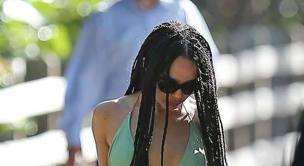 Zoe, bikini da urlo a Miami per la figlia di Lenny Kravitz