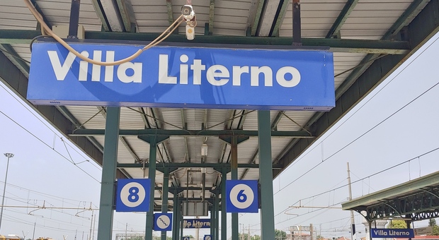 Morto sotto un treno nel Casertano: aveva 23 anni, choc nella stazione
