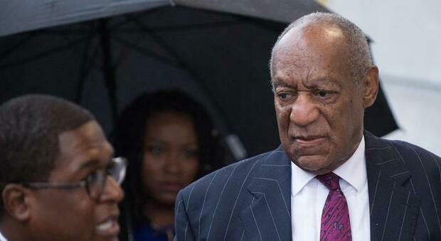 Bill Cosby torna libero: annullata la condanna per violenza sessuale. Era in carcere da due anni