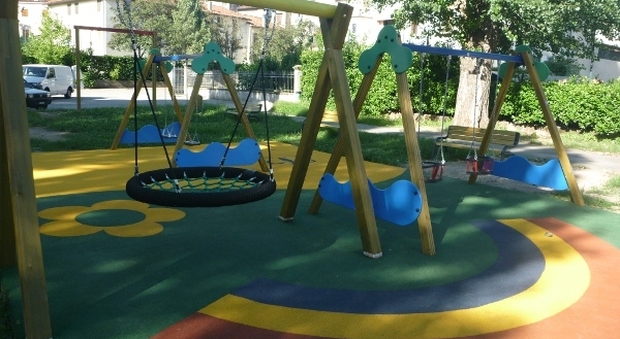 Centomila euro per parchi gioco e giardini scolastici: lavori in 14 siti