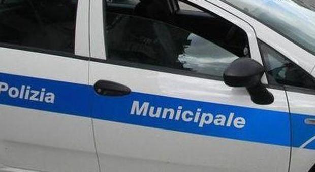 Napoli, tenta furto al Carrefour: arrestato aggredisce due agenti con arma da taglio