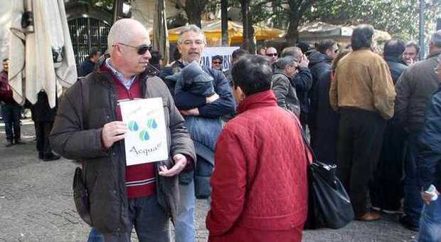 Bollette pazze fino a 500 euro, protesta degli utenti a Salerno Sistemi