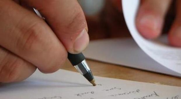 Prende una brutta pagella e scrive una lettera ai genitori: la missiva diventa virale