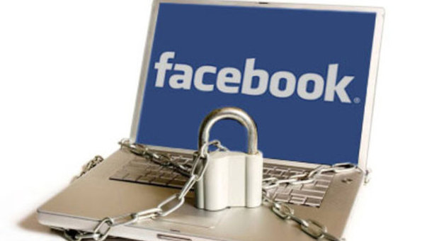 Facebook memorizza le ricerche e viola la privacy, ecco come eliminarle e tutelarsi