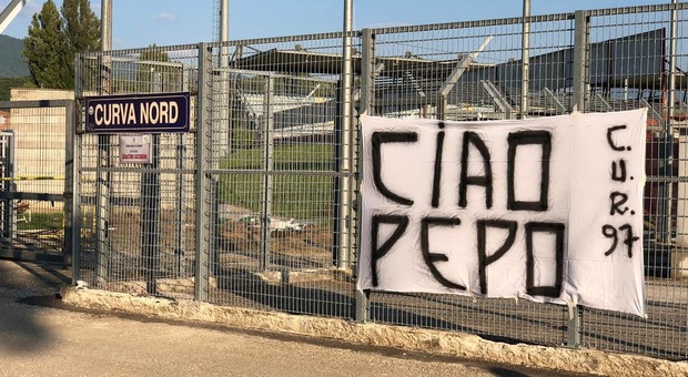 Rieti, Curva Nord: "Ciao Pepo!". Vicinanza degli ultras alla famiglia di Alfredo Battella