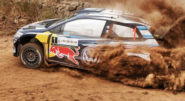 Sébastien Ogier su Volkswage Polo WRC ha trionfato nelle ultime tre edizioni del Rally di Sardegna. Qui è impegnato durante una tappa nell'edizione del 2015