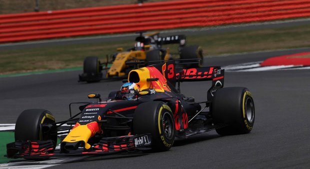 Gp di Silverstone, Ricciardo penalizzato di 5 posti come Bottas: hanno sostituito il cambio