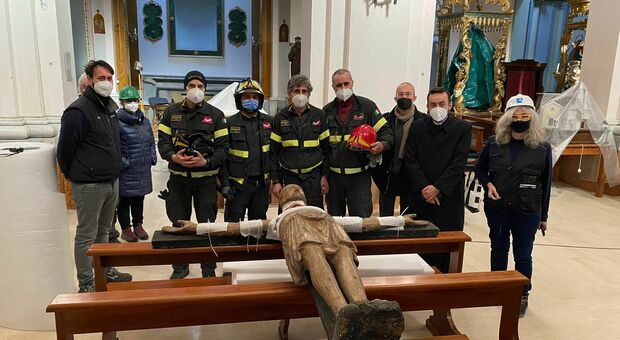 Il Crocifisso triumphans di Collevecchio trasportato a Rieti per il restauro
