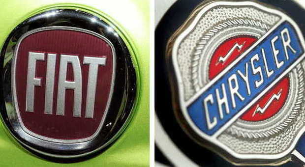 Il logo della Fiat e quello della sua controllata Chrysler