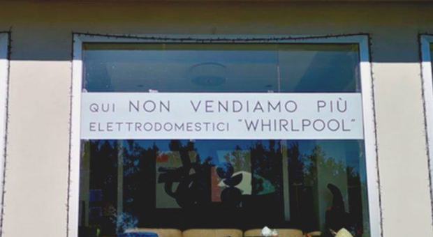 Whirlpool, parte il boicottaggio. E in Calabria spunta il cartello solidale: «Non vendiamo i loro prodotti»