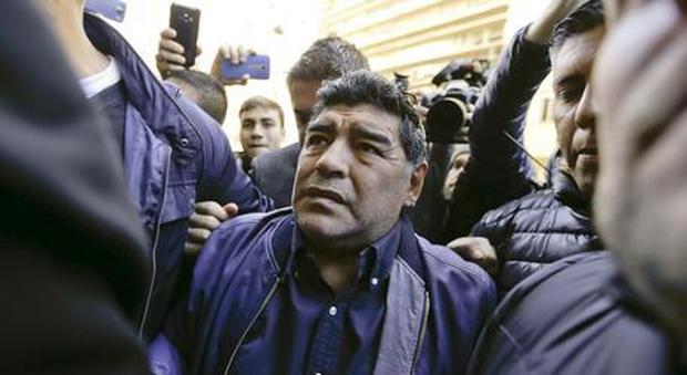 Maradona è arrivato a Roma, sarà alla partita della Pace