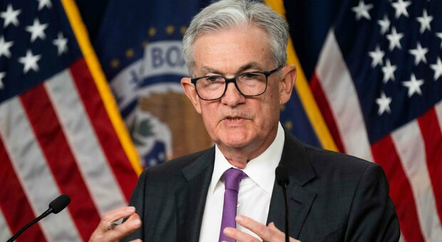 Fed lascia invariati i tassi ai massimi da 22 anni. Raddoppiata la stima sulla crescita del Pil in Usa
