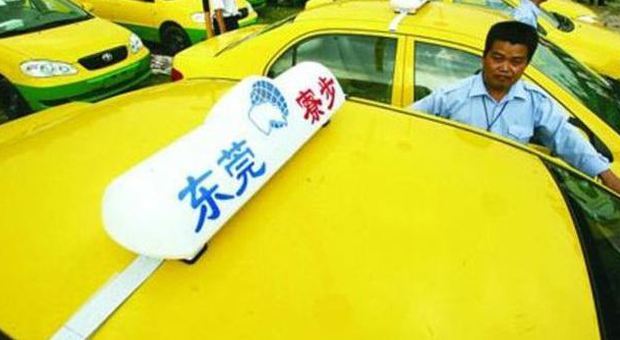 Il tassista guida 24 ore e muore: decesso per troppo lavoro in Cina