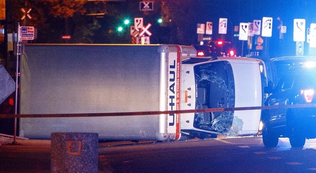 Canada, camion contro la folla: 5 feriti. La polizia: «E' terrorismo»