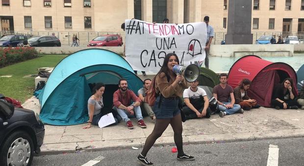 Università, niente alloggi per gli studenti: in tutta Italia protesta in tenda