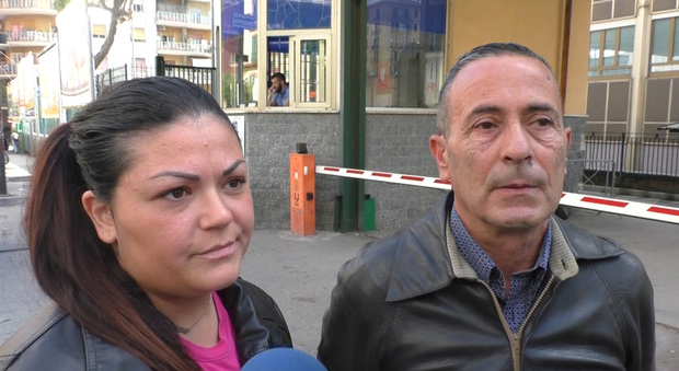 I nonni di Noemi: «Non andiamo via, siamo tornati nella piazza del raid»