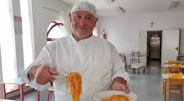Dopo 40 anni va in pensione Maurizio per tutti "Ciccio", il cuoco amico dei bambini