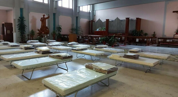 Covid, emergenza totale in Piemonte: letti nella chiesa dell'ospedale