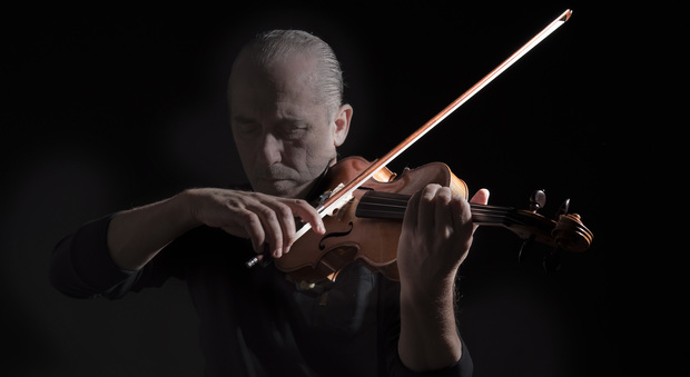 Il ritorno di Lino Cannavacciuolo, un violino che cerca la visione interiore