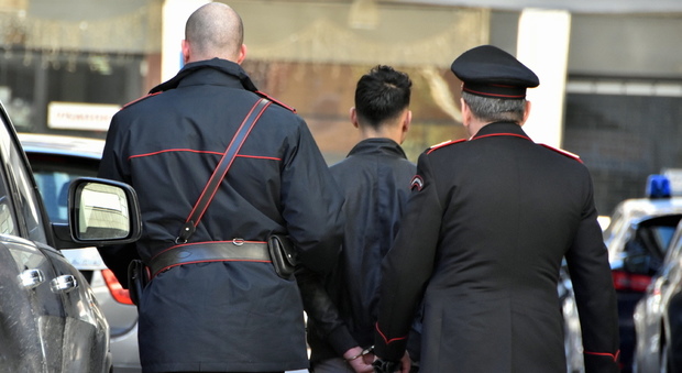 Roma, aggrediscono un 17enne per derubarlo: arrestati tre stranieri