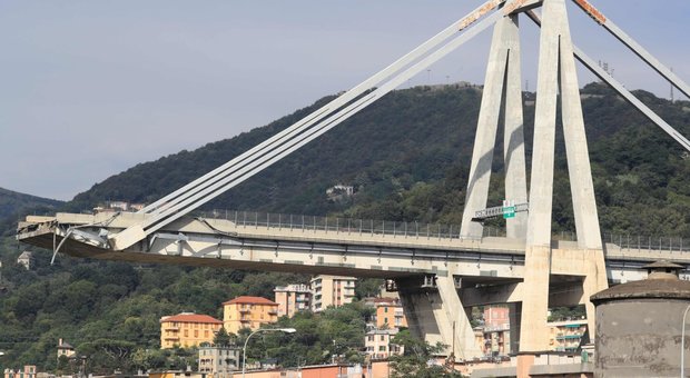 Il ponte Morandi crollato a Genova. Con la nazionalizzazione a rischio 50 mila azionisti di Atlantia