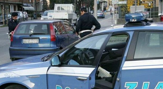 Roma, ricattava le prostitute poliziotto condannato