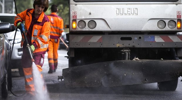 Al via il nuovo ciclo di pulizie delle strade: cinque arterie entro giugno, si parte dalla Laurentina