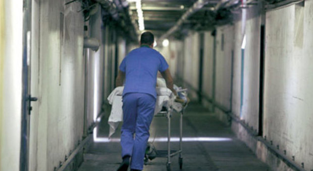 Cadavere lasciato in stanza con le atre pazienti per 10 ore a Trieste