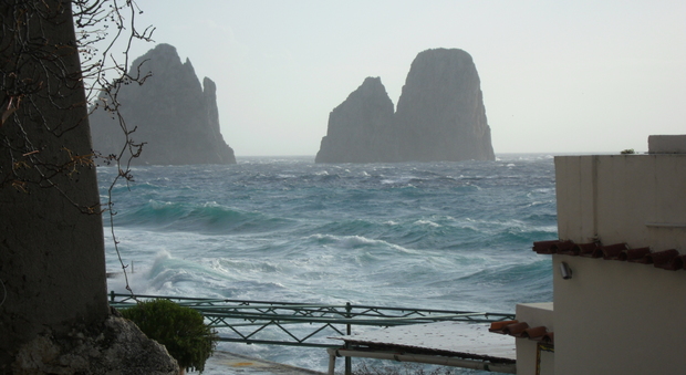 Maltempo, disagi nei collegamenti marittimi con Capri: sospese corse veloci