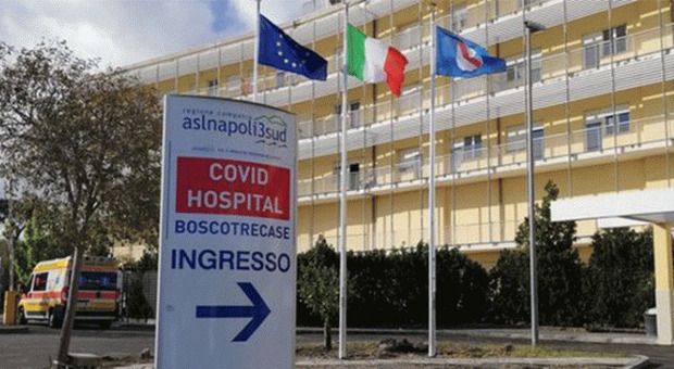Covid hospital Boscotrecase senza anestesisti: «O arrivano rinforzi o si chiude»