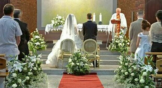 Matrimonio, sposi in chiesa