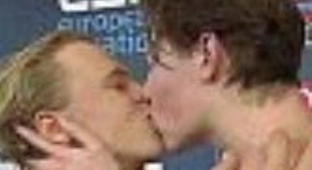 Christiansen vince il bronzo e il compagno lo bacia in diretta tv