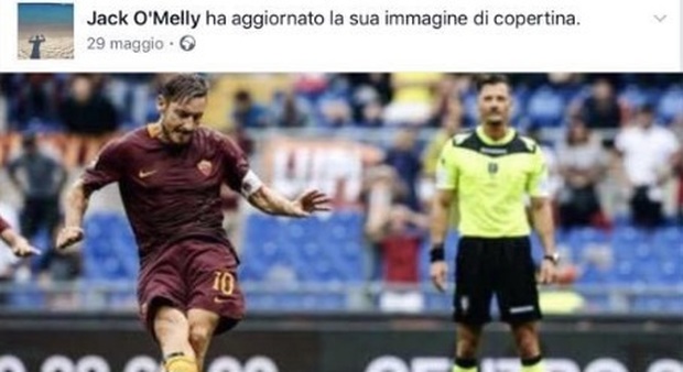 Giacomeli, foto di Totti su Facebook. Poi l'arbitro cancella il profilo: troppi insulti