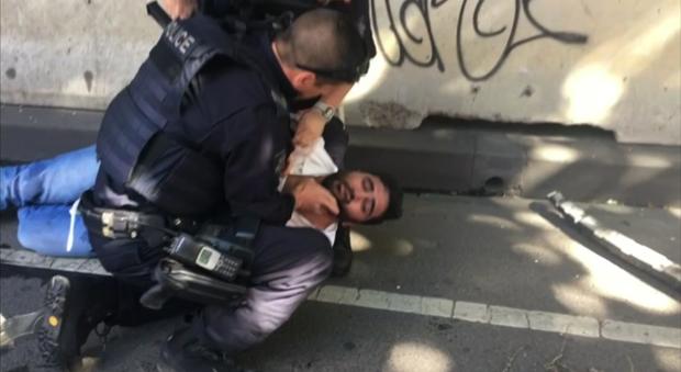 Auto sulla folla a Melbourne, "anche un italiano tra i 19 feriti". I racconti choc dei testimoni