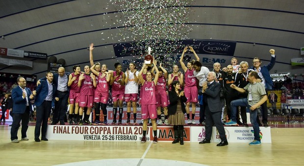 Schio vince su Lucca la decima Coppa Italia che vale la stella d’argento