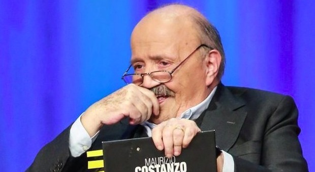 Maurizio Costanzo Show, bagarre in diretta. Danno del «porco» al conduttore e lui risponde così: «Ma vaff***»