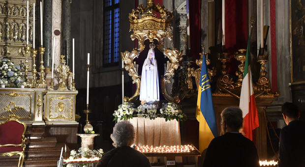 VENEZIA La statua della Madonna di Fatima sistemata nella chiesa di San Salvador