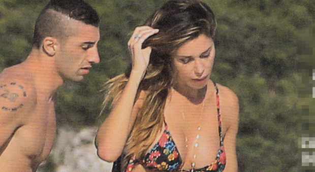 L'estate calda di Belen, "fuga" hot a Ibiza con il pilota Andrea Iannone