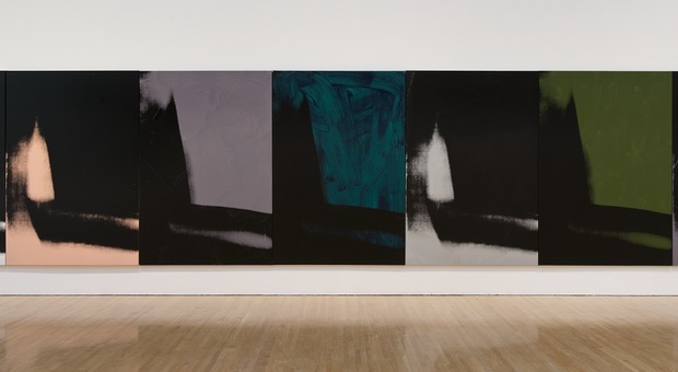 "Le ombre": a New York l'Andy Warhol che non ti aspetti