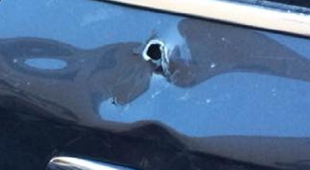 Napoli, spari contro auto di un esponente di «Libera»: «Mai subito minacce»