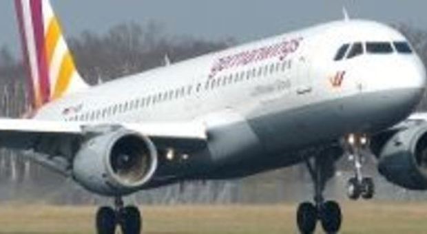 Allarme bomba su volo Germanwings, evacuato aereo per Milano