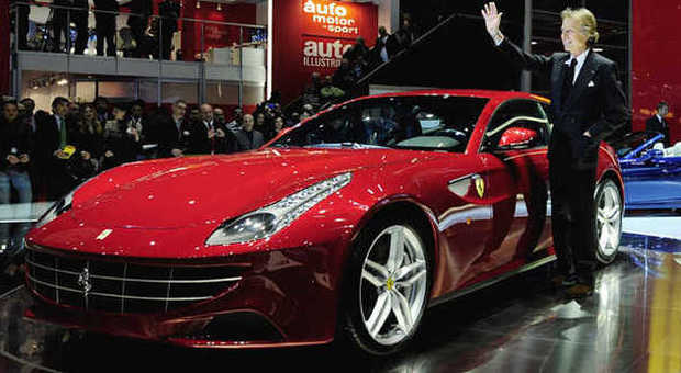 Il presidente della Ferrari Luca di Montezemolo con uno dei suoi gioielli