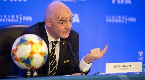Gianni Infantino, presidente della Fifa che ha proposto di prolungare il mercato a 6 mesi, fino a dicembre 2020